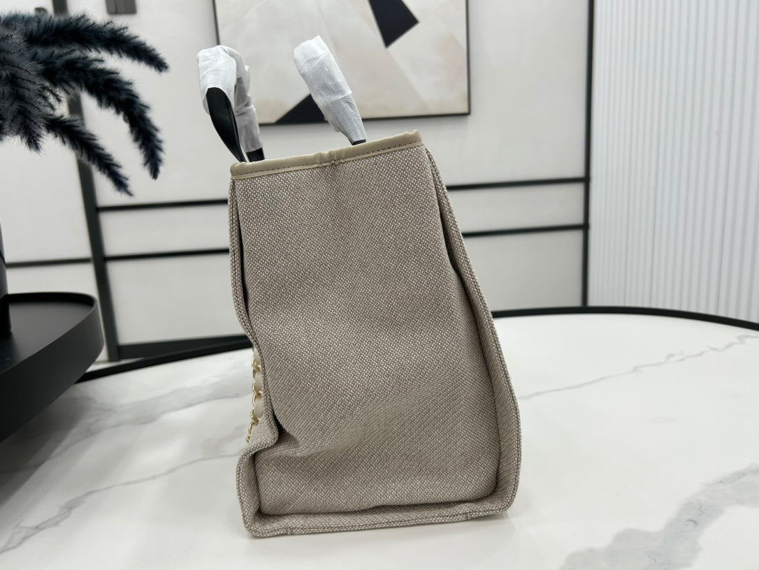 Sac CC Deauville en tweed, cuir noir, accessoires dorés, taille 34