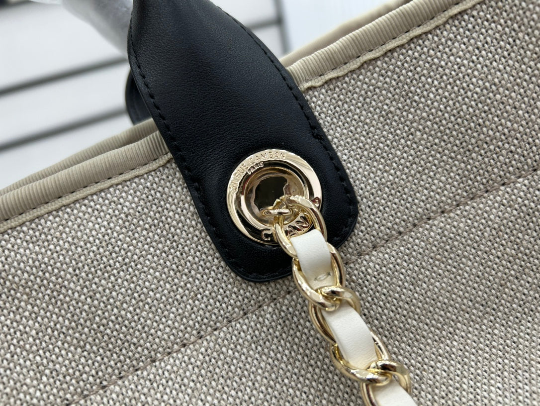Sac CC Deauville en tweed, cuir noir, accessoires dorés, taille 34