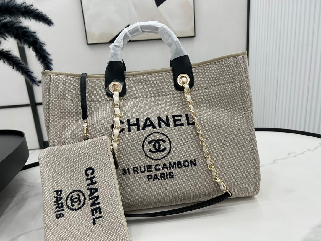 Sac CC Deauville en tweed, cuir noir, accessoires dorés, taille 34