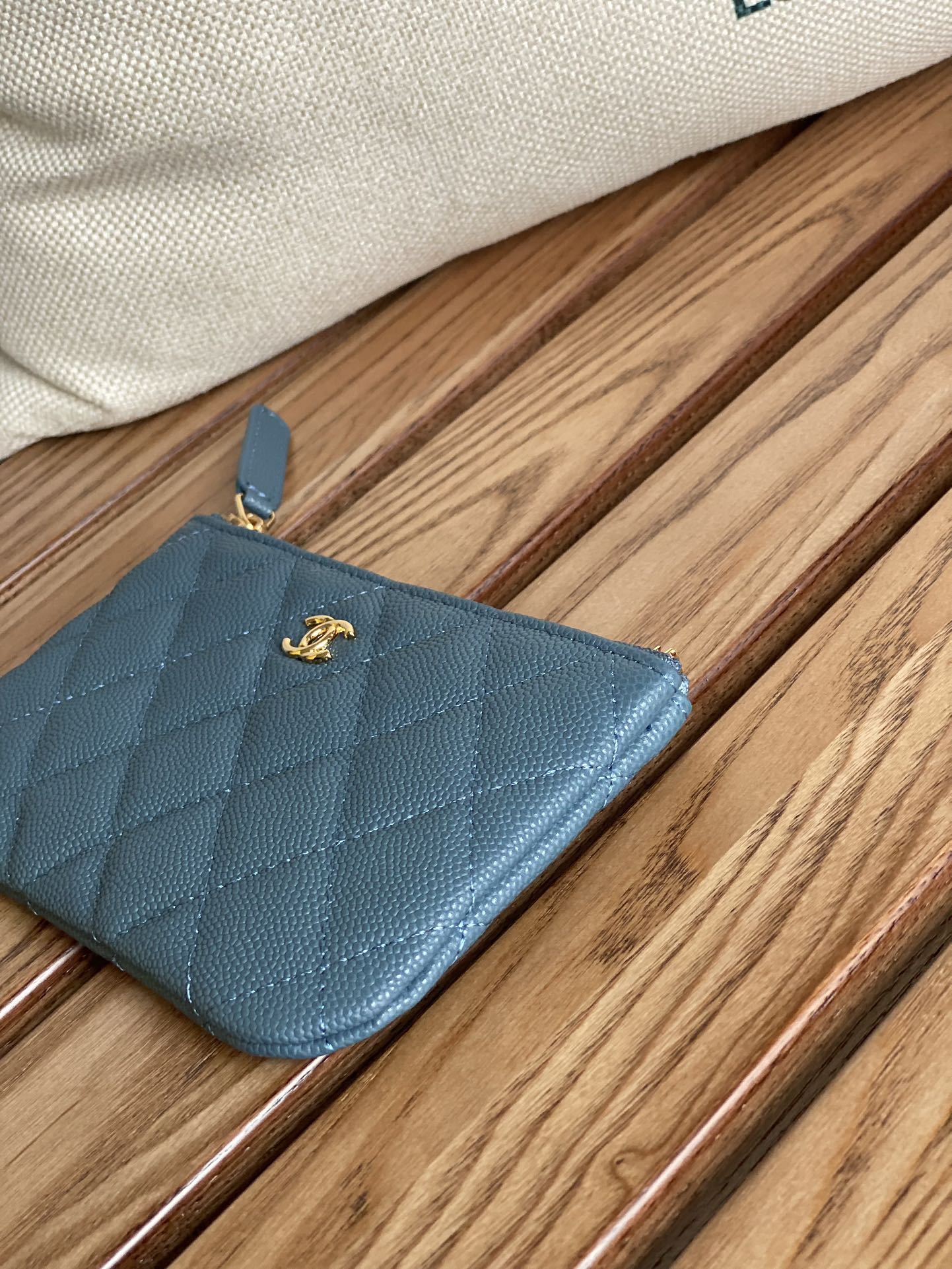 cc ジップウォレット 15 ダーククラウドブルー キャビアゴールド金具