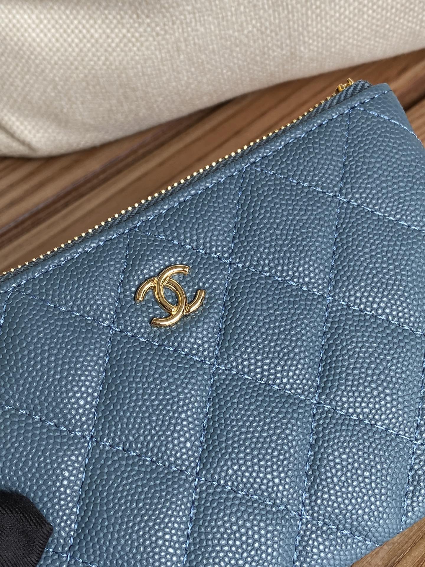 cc ジップウォレット 15 ダーククラウドブルー キャビアゴールド金具