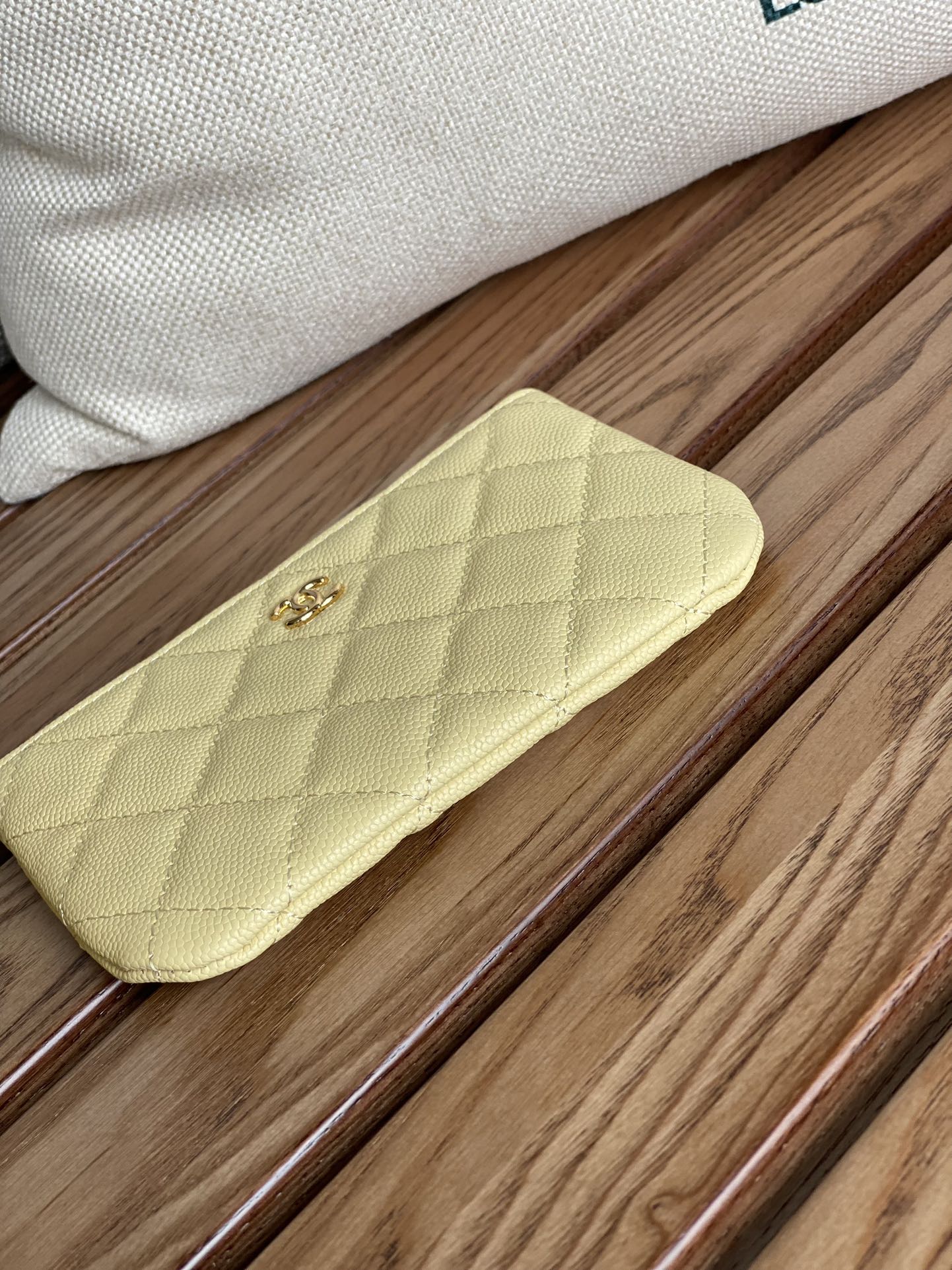 cc ジップウォレット 15 イエローキャビア ゴールド金具