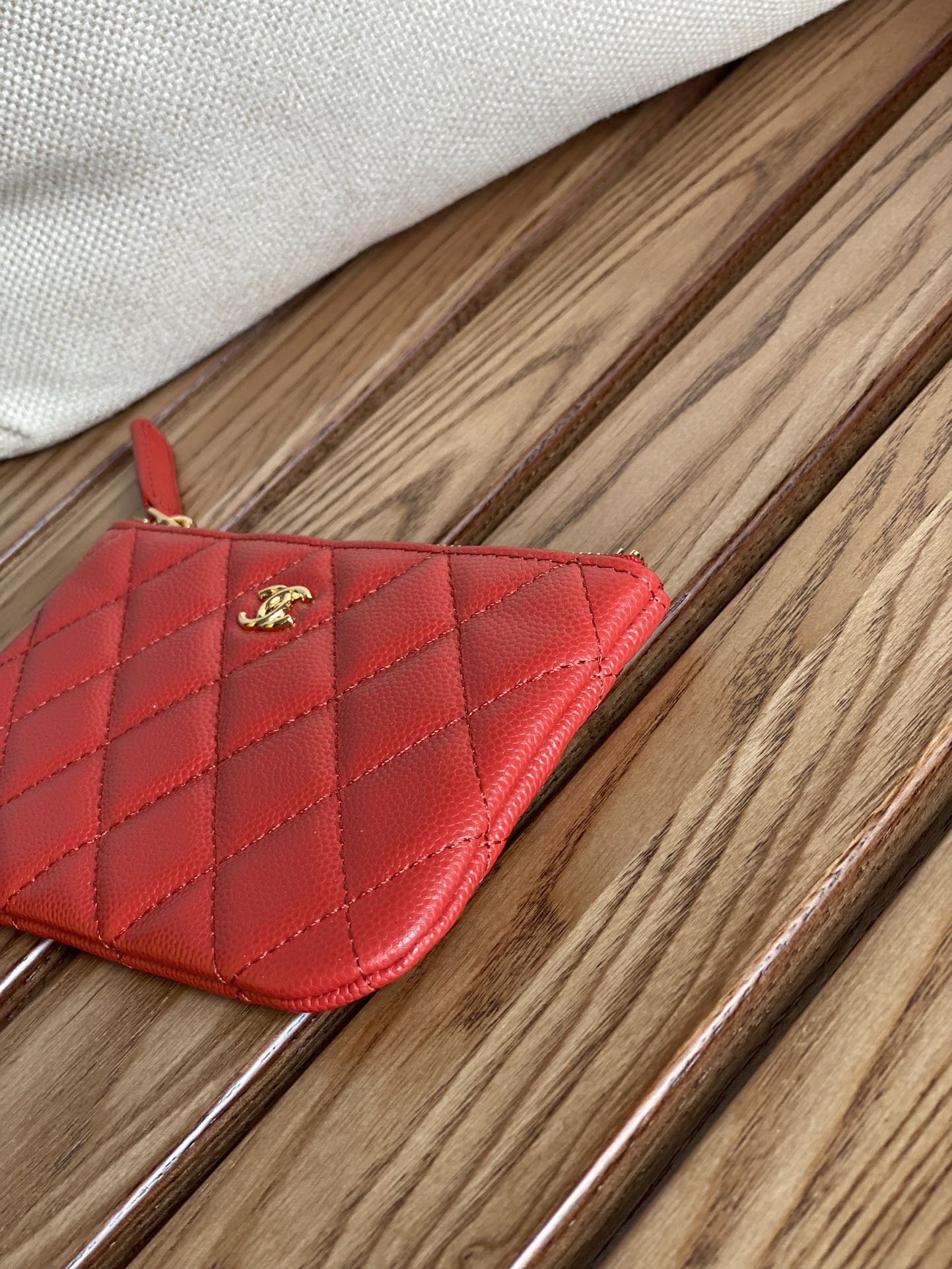 portefeuille zippé CC 15 caviar rouge matériel doré