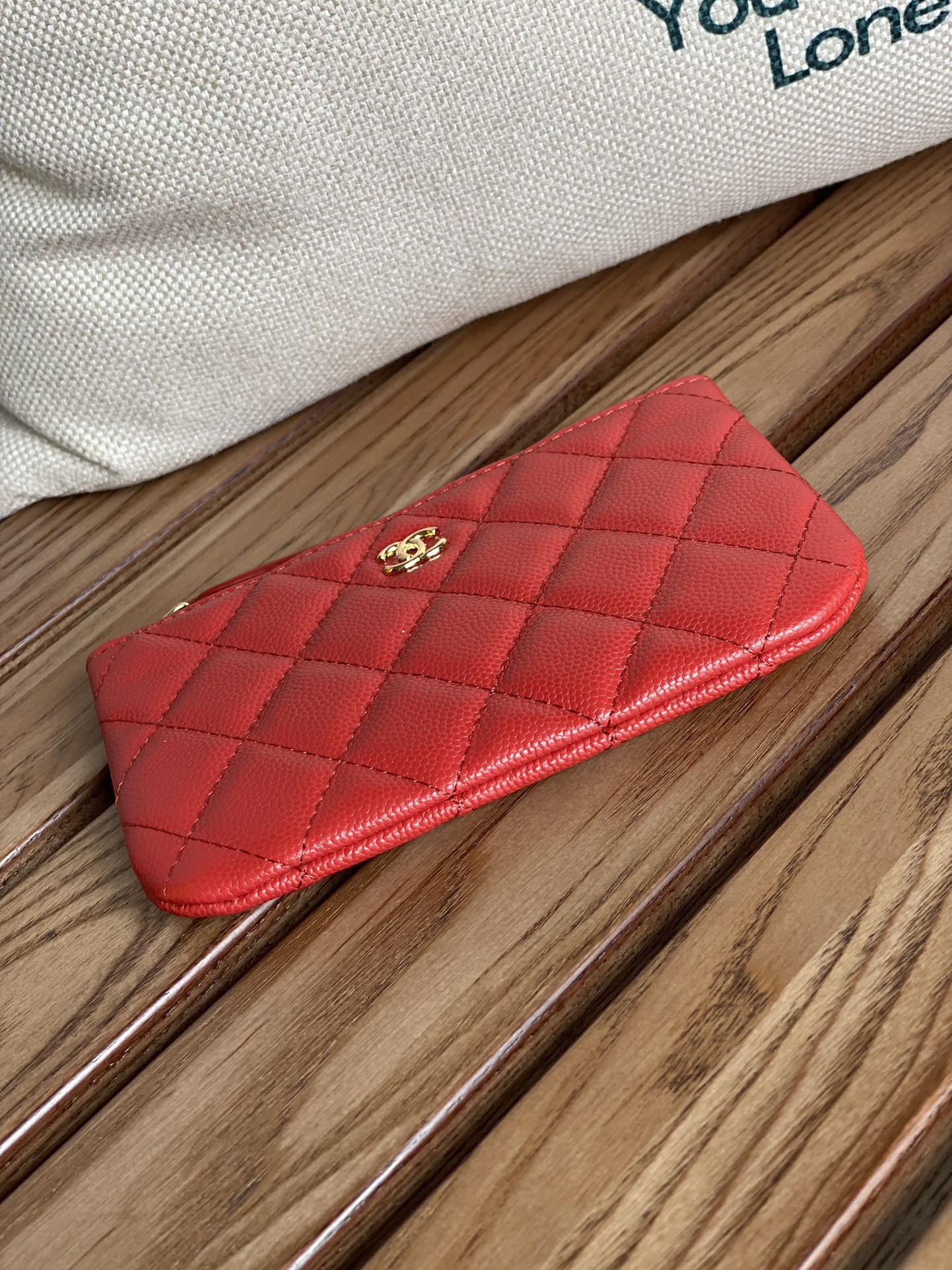 portefeuille zippé CC 15 caviar rouge matériel doré