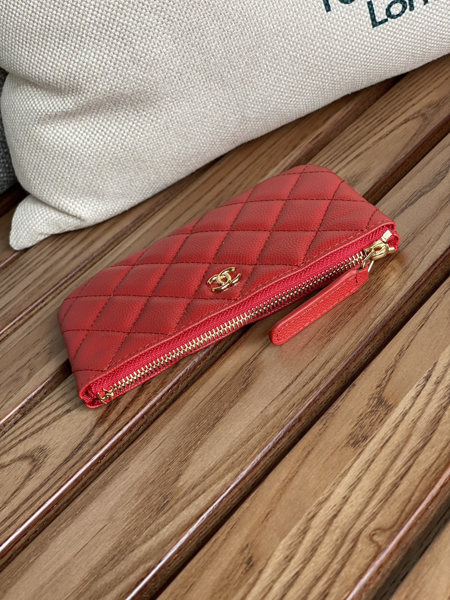 portefeuille zippé CC 15 caviar rouge matériel doré