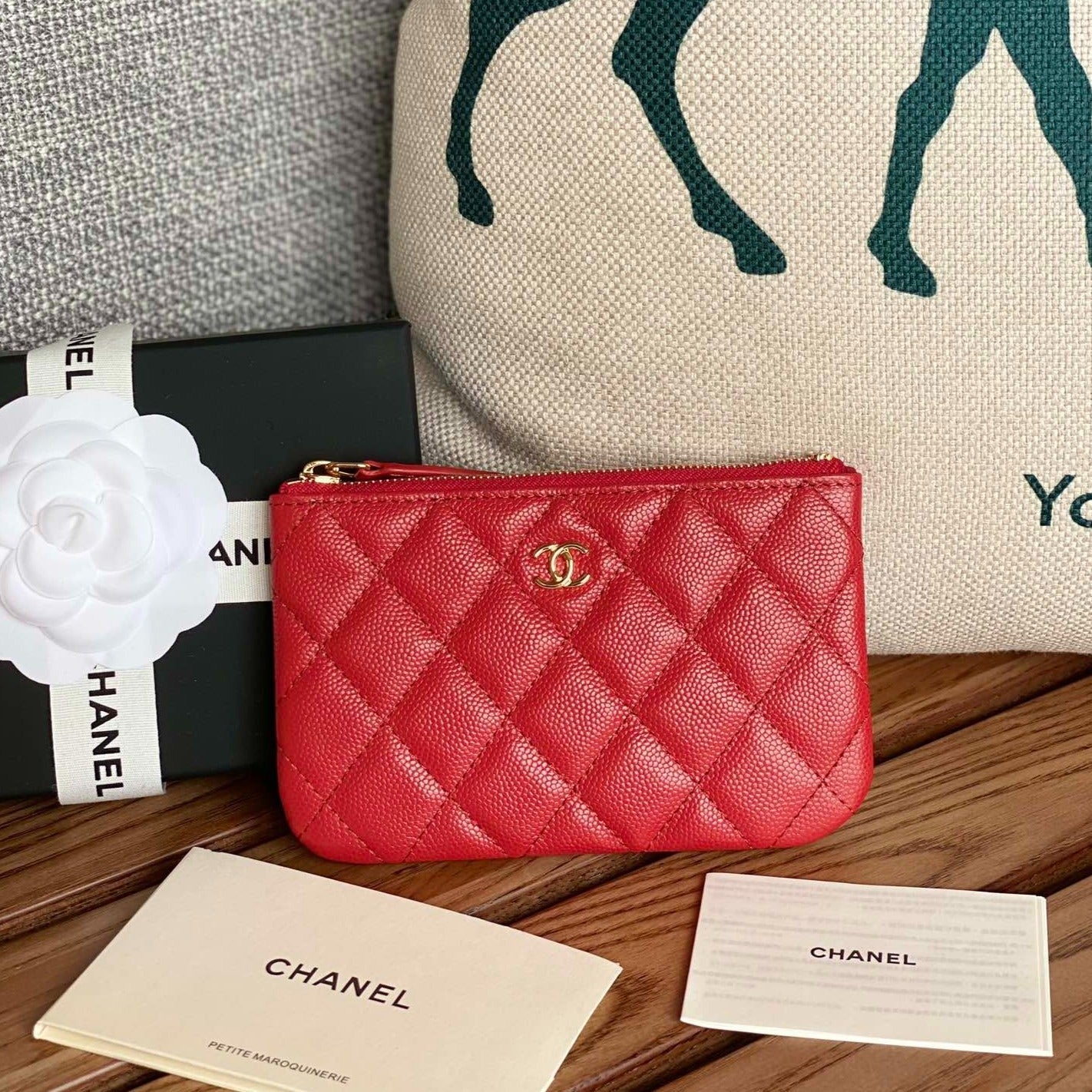 portefeuille zippé CC 15 caviar rouge matériel doré