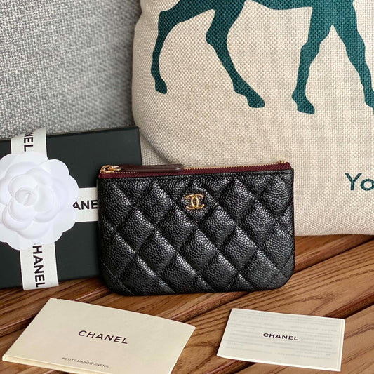 Portefeuille zippé CC 15 en cuir caviar noir et métal doré