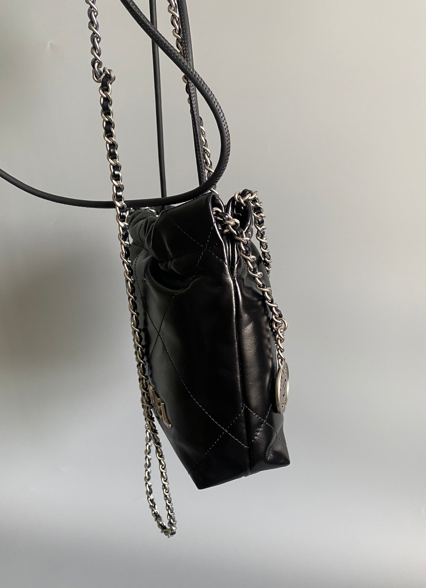 CC HOBO MINI 20CM EN CUIR D'AGNEAU NOIR SHW