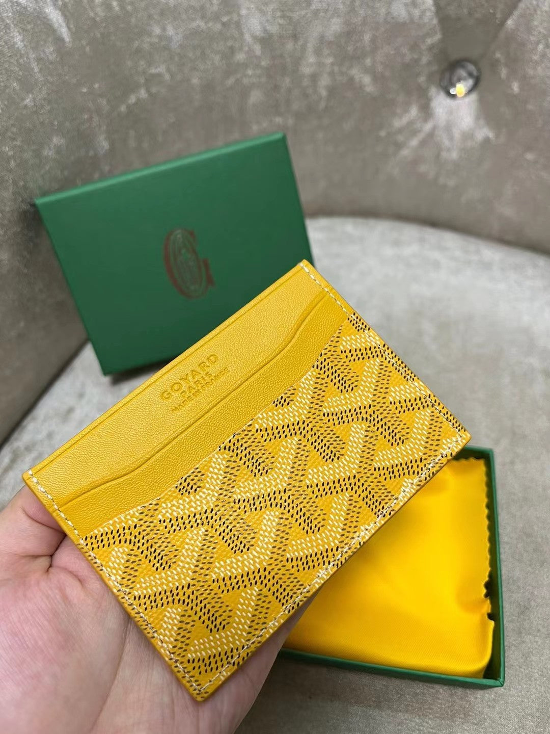 PORTE-CARTES SAINT-SULPICE 10 EN TOILE GOYARDINE JAUNE ET CUIR DE VEAU
