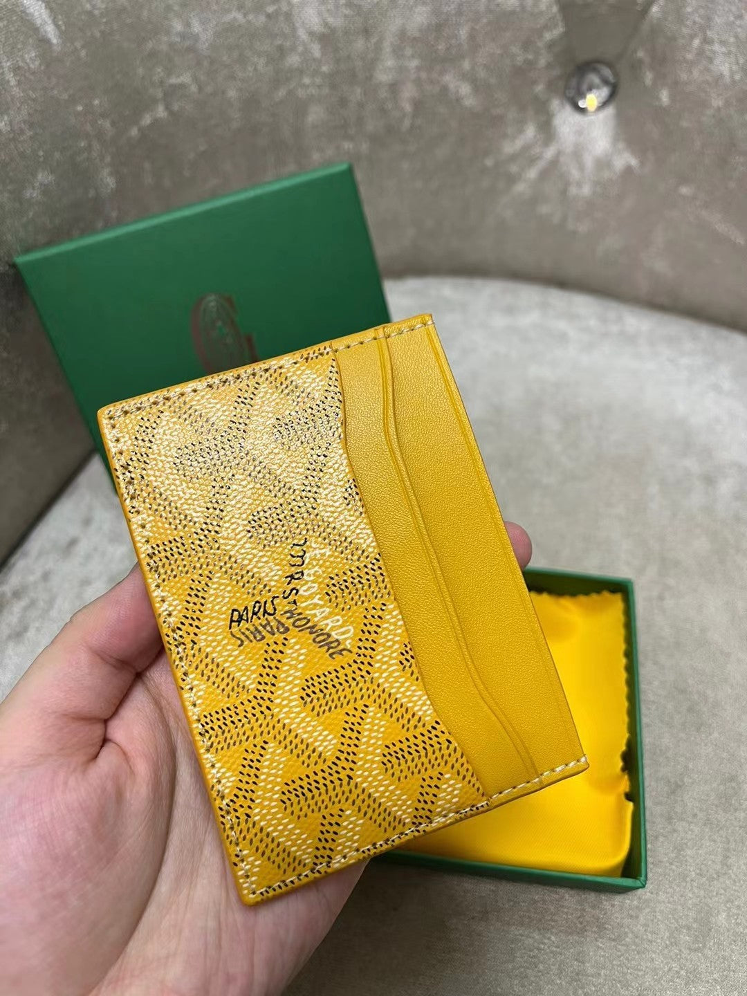 PORTE-CARTES SAINT-SULPICE 10 EN TOILE GOYARDINE JAUNE ET CUIR DE VEAU