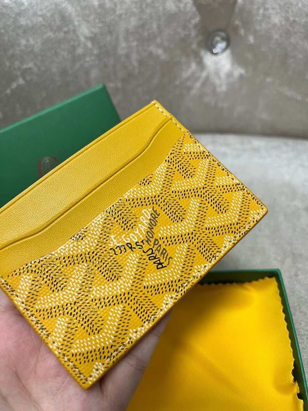 PORTE-CARTES SAINT-SULPICE 10 EN TOILE GOYARDINE JAUNE ET CUIR DE VEAU