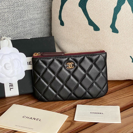Portefeuille zippé CC 15 en cuir d'agneau noir et accessoires dorés
