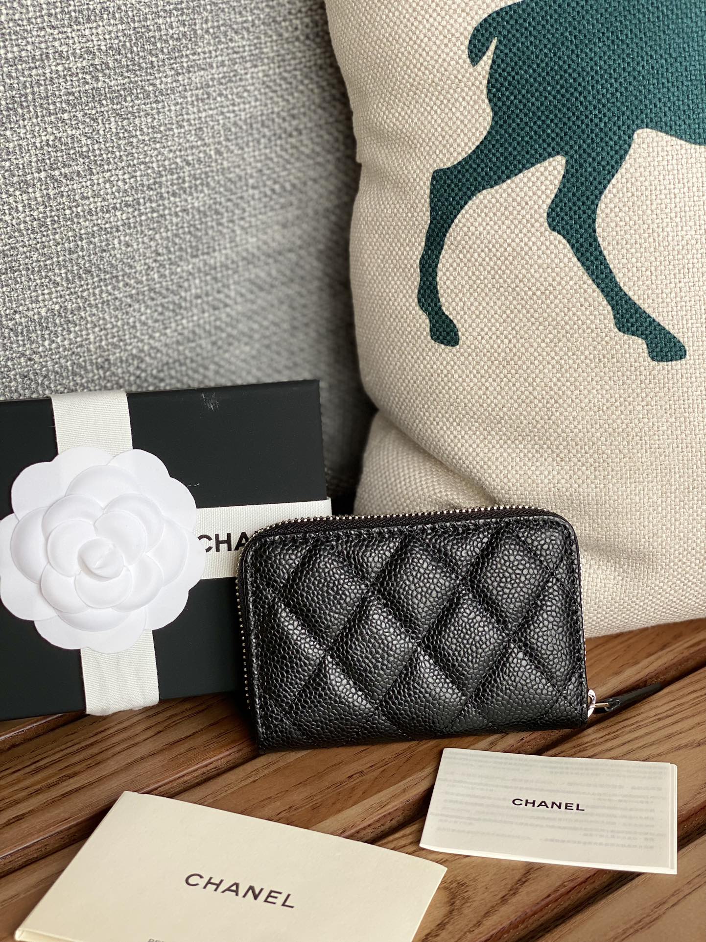 Portefeuille zippé CC 7,5 cm noir caviar matériel argenté