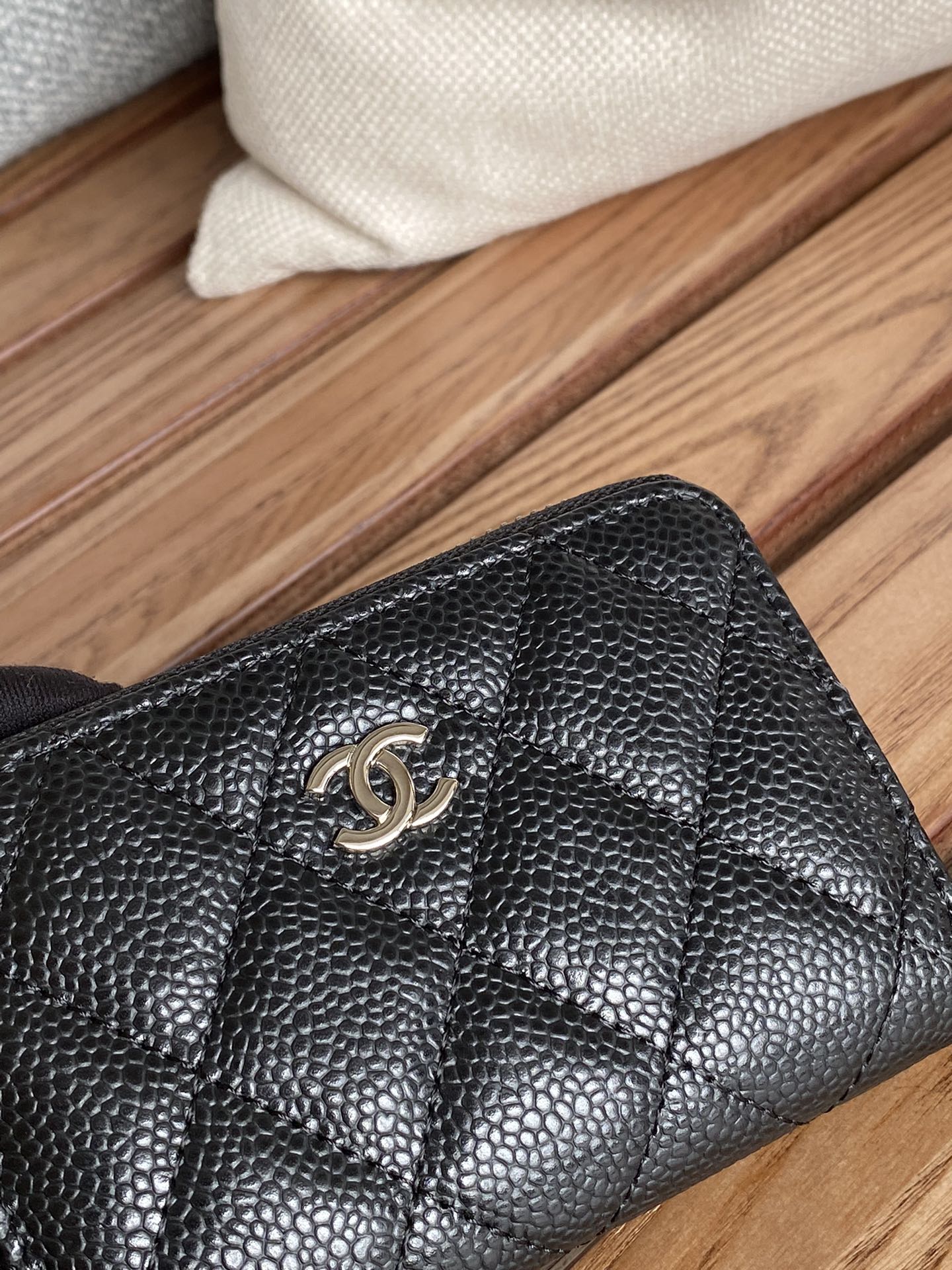 Portefeuille zippé CC 7,5 cm noir caviar matériel argenté