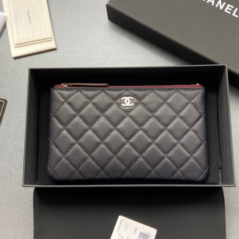 Portefeuille zippé CC 20 cm noir matelassé caviar matériel argenté