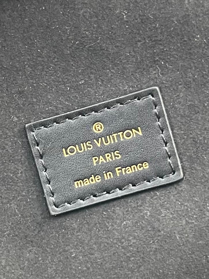 VANITY 19 EN CUIR DE VEAU ESTAMPÉ MONOGRAMME NOIR ET QUINCAILLERIE DORÉ