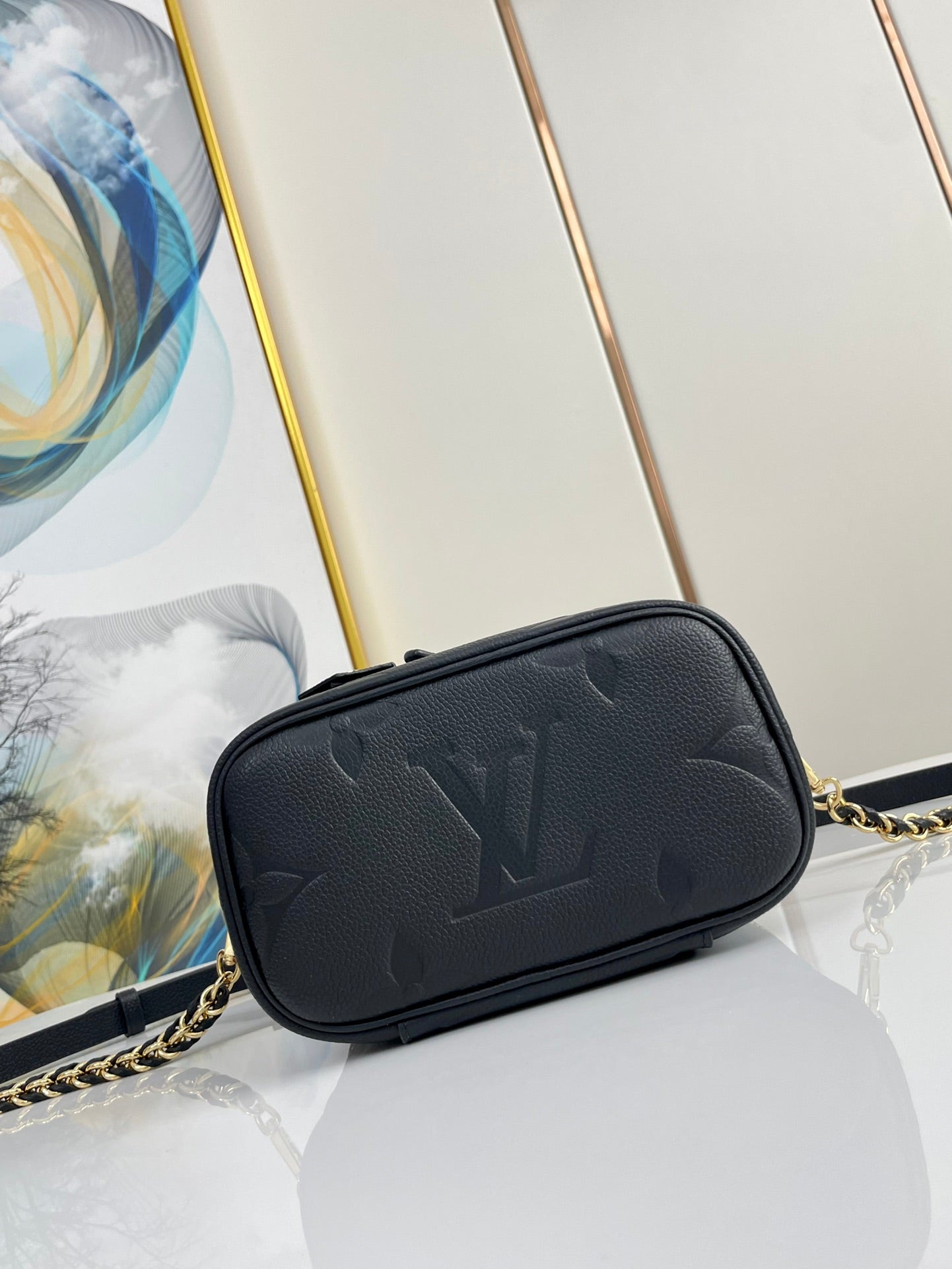 VANITY 19 EN CUIR DE VEAU ESTAMPÉ MONOGRAMME NOIR ET QUINCAILLERIE DORÉ
