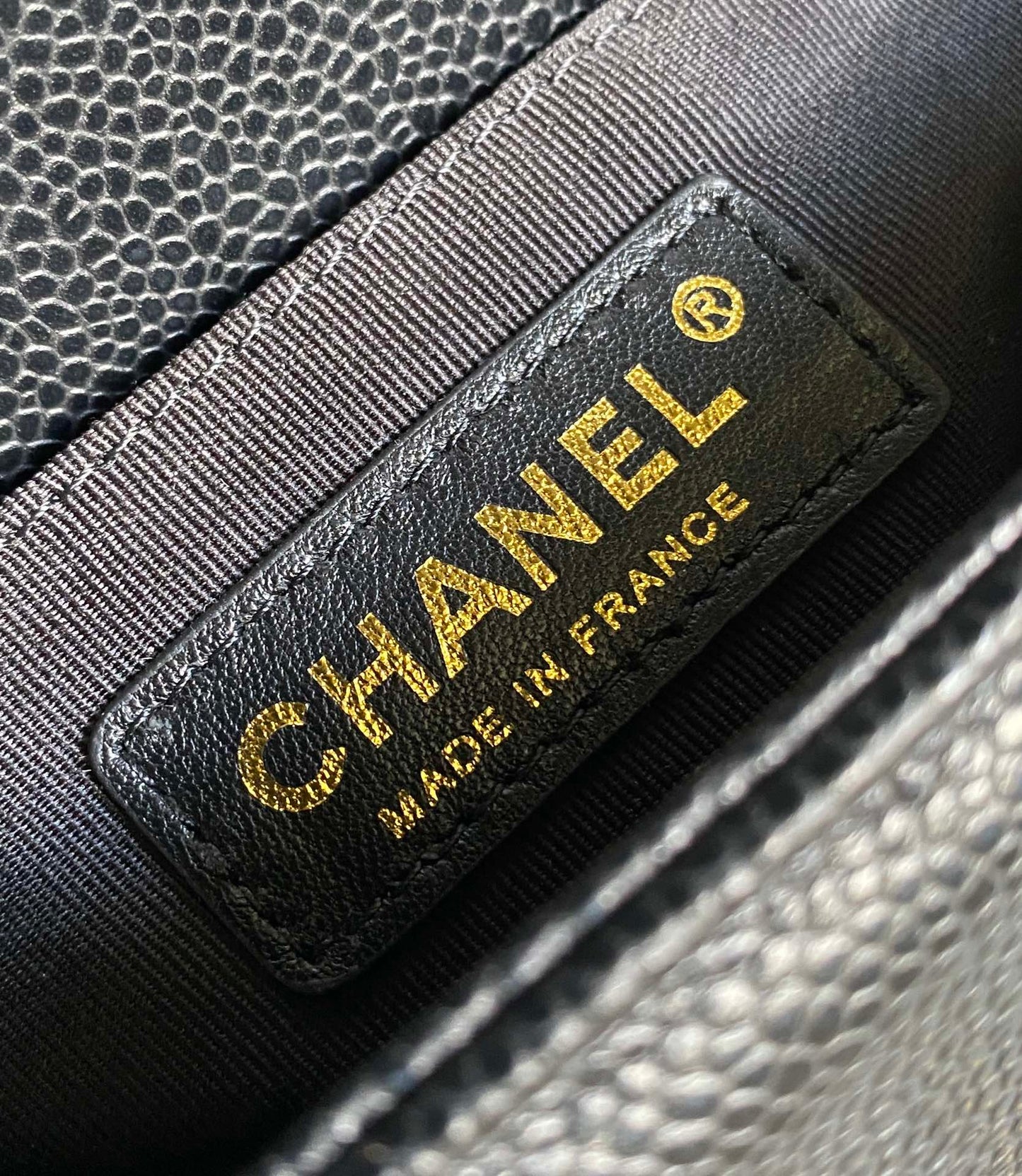 Petit sac garçon 20 en cuir d'agneau noir et matériel doré