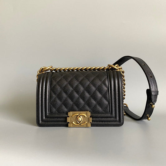 Petit sac garçon 20 en cuir d'agneau noir et matériel doré