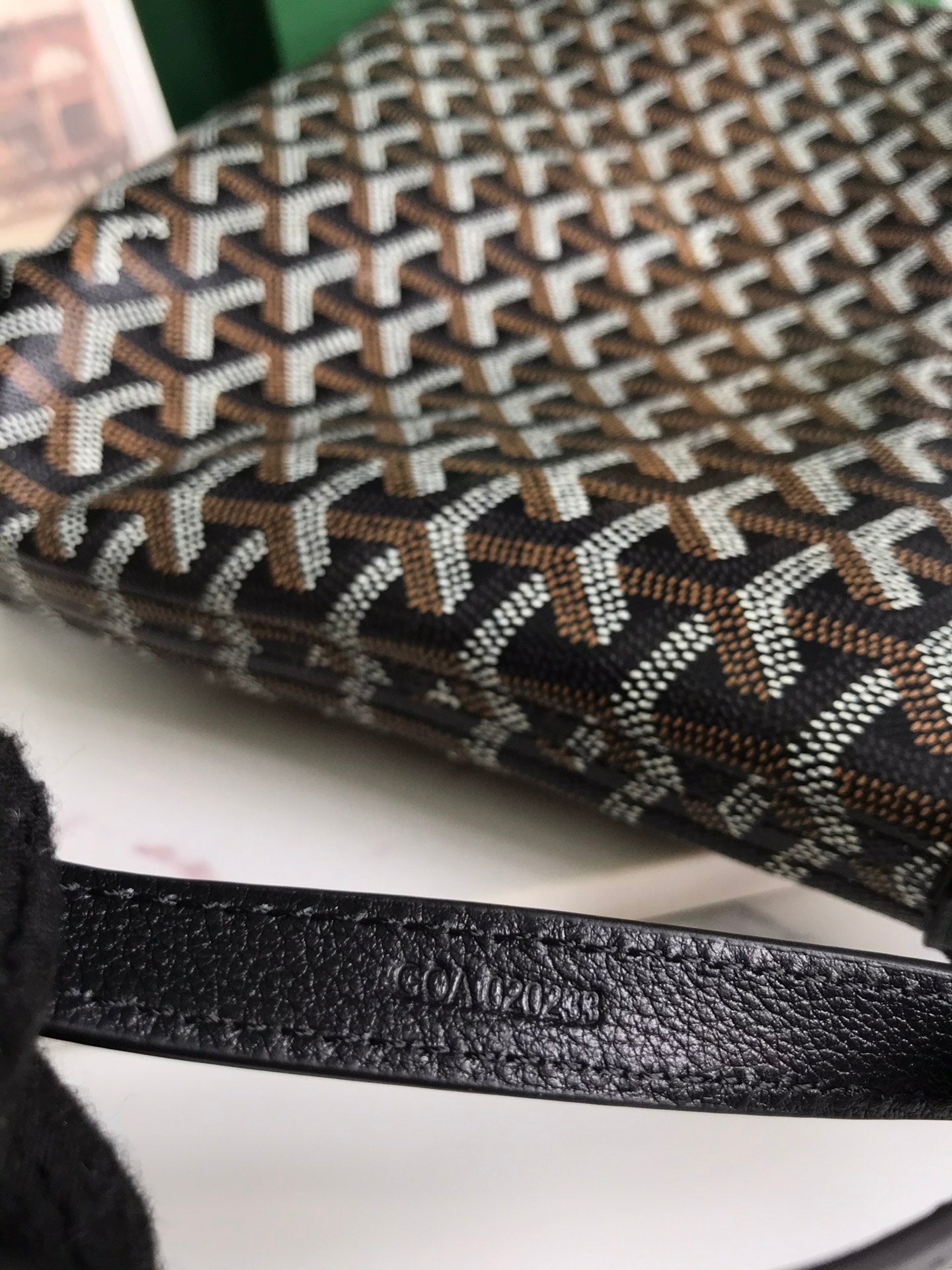 CONTI POUCH 24 EN CUIR D'AGNEAU NOIR ET TOILE GOYARDINE