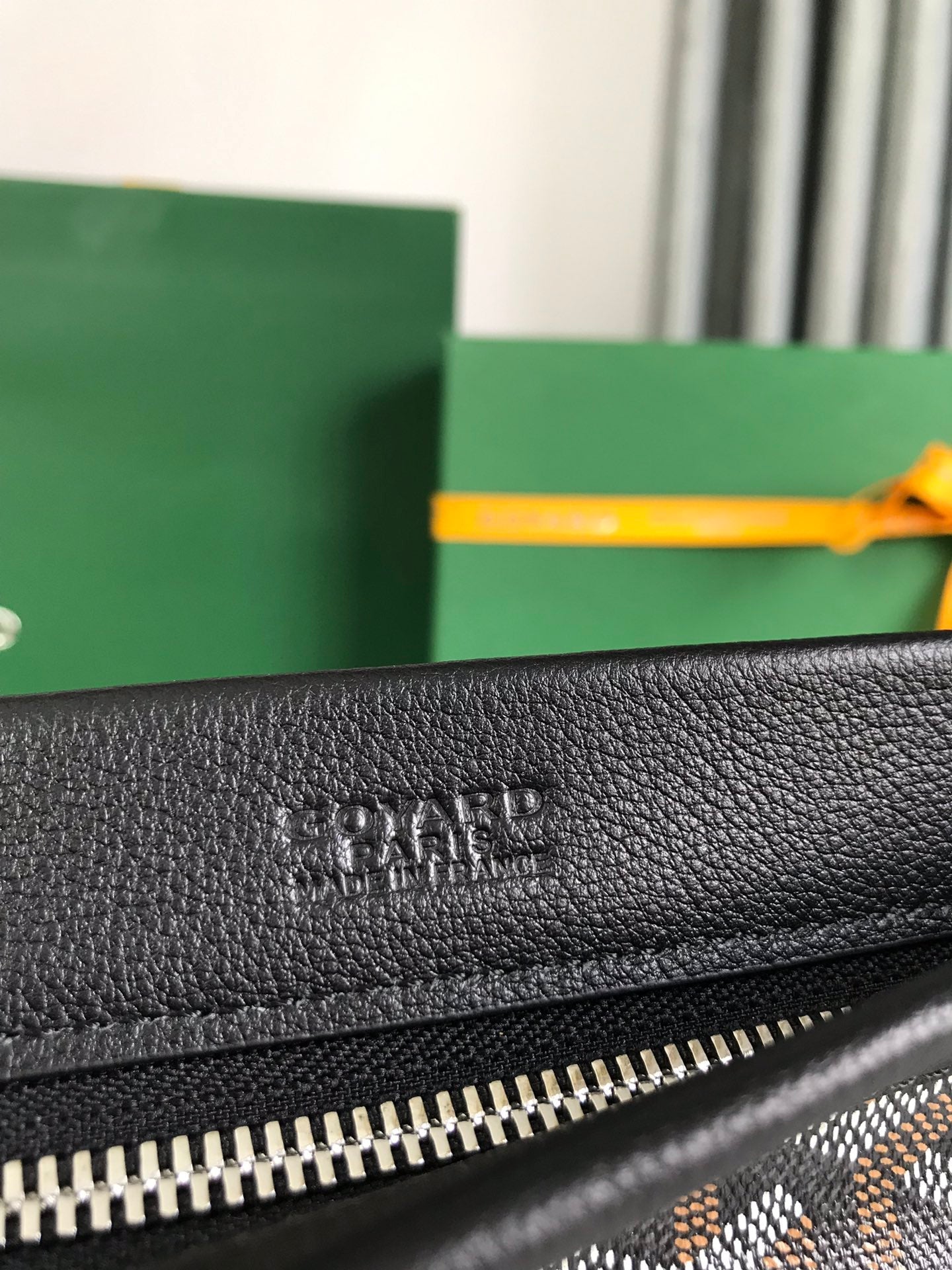 CONTI POUCH 24 EN CUIR D'AGNEAU NOIR ET TOILE GOYARDINE