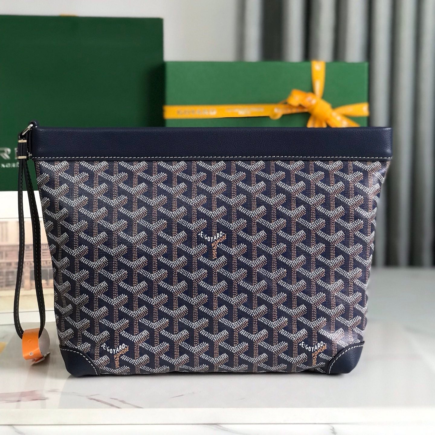 POCHETTE CONTI 24 EN CUIR D'AGNEAU BLEU MARINE ET TOILE GOYARDINE