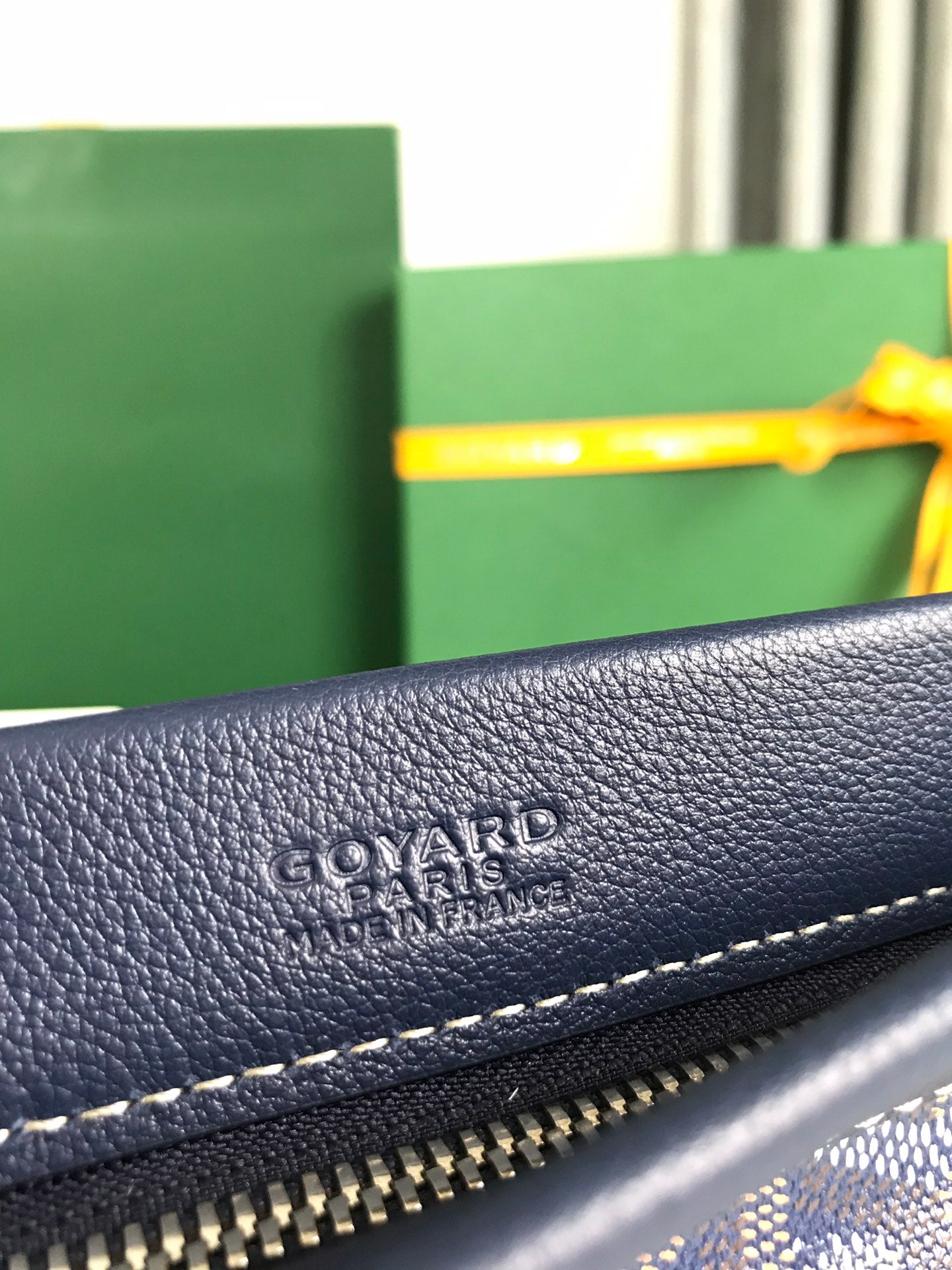 POCHETTE CONTI 24 EN CUIR D'AGNEAU BLEU MARINE ET TOILE GOYARDINE