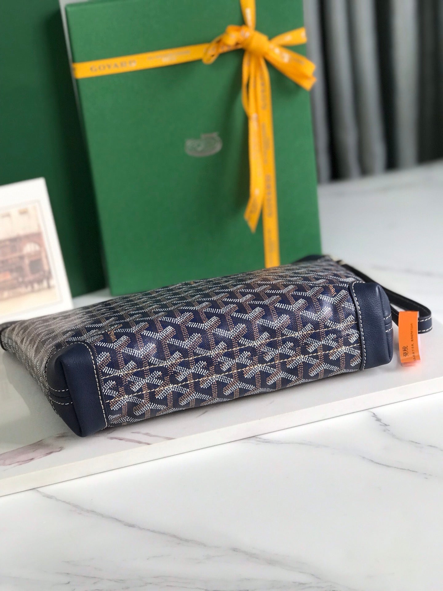 POCHETTE CONTI 24 EN CUIR D'AGNEAU BLEU MARINE ET TOILE GOYARDINE