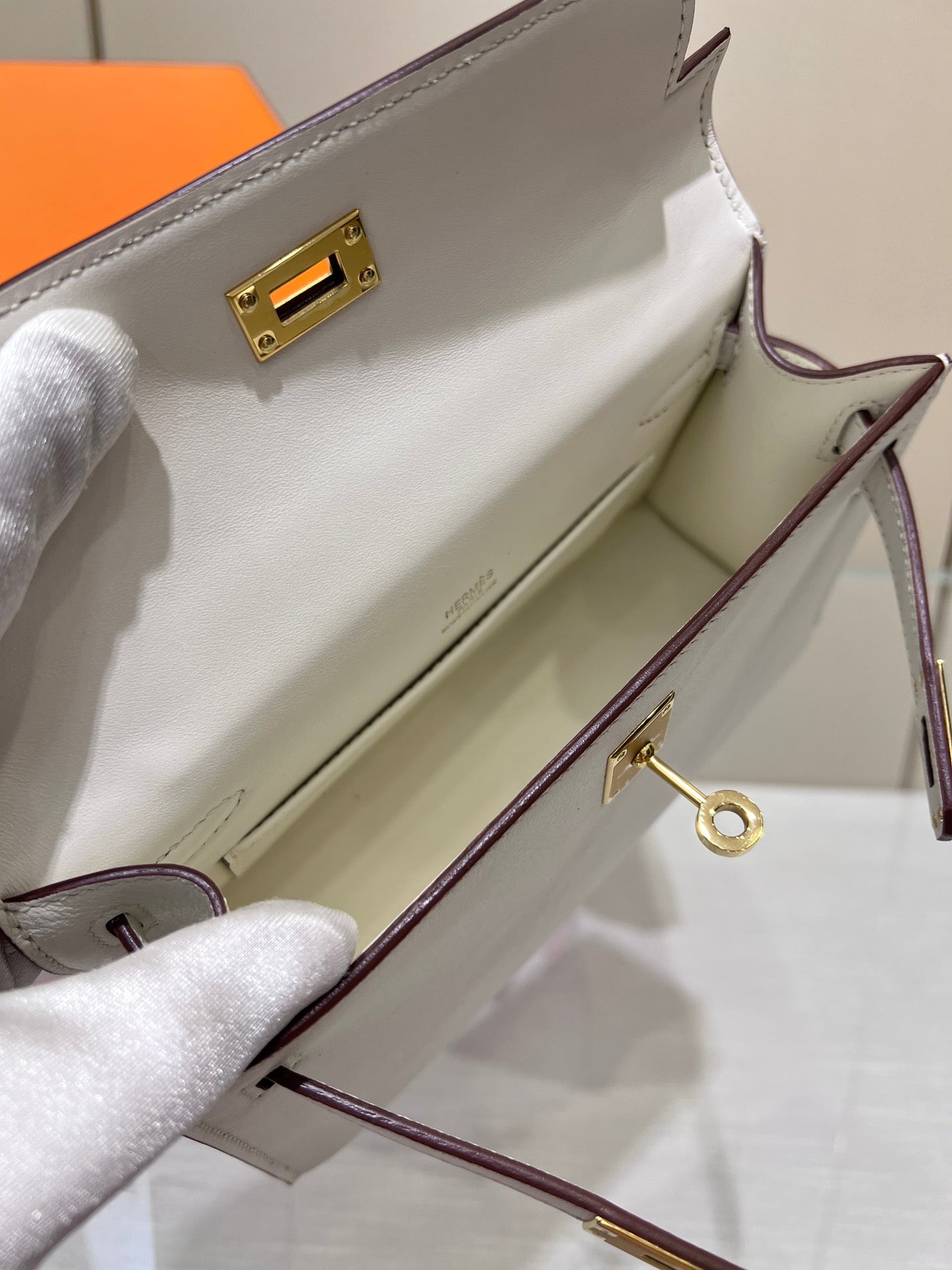 HM ケリー ポシェット 22cm ホワイト スイフト ゴールド金具