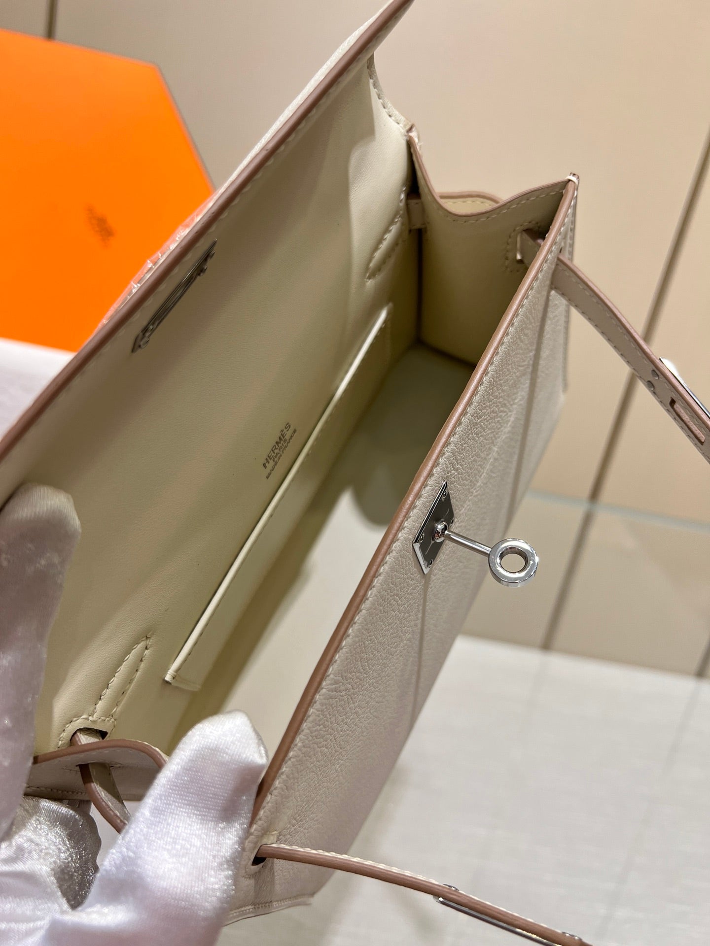 HM ケリー ポシェット 22cm ホワイト スイフト シルバー金具