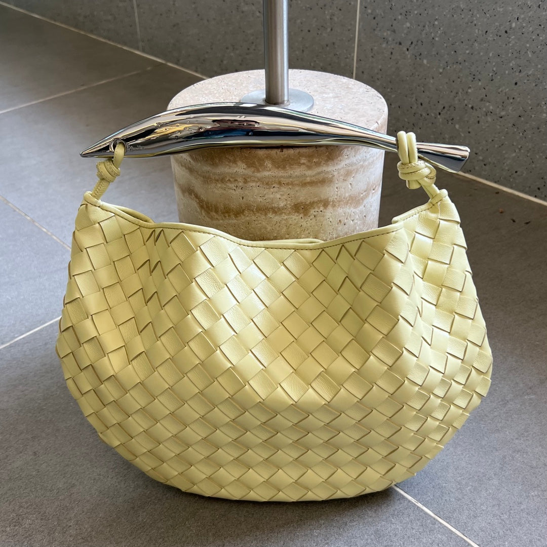 SARDINE 33 AVEC CHAÎNE EN CUIR D'AGNEAU JAUNE CRÈME
