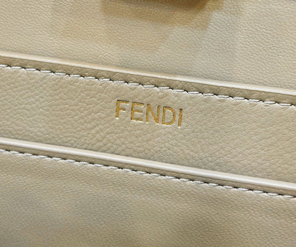 PEEKABOO ISEEU 27 EN CUIR DE VEAU ENTRELACÉ MARRON MOYEN, QUINCAILLERIE DORÉ