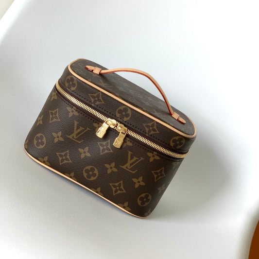 JOLIE MINI TROUSSE DE TOILETTE 20 