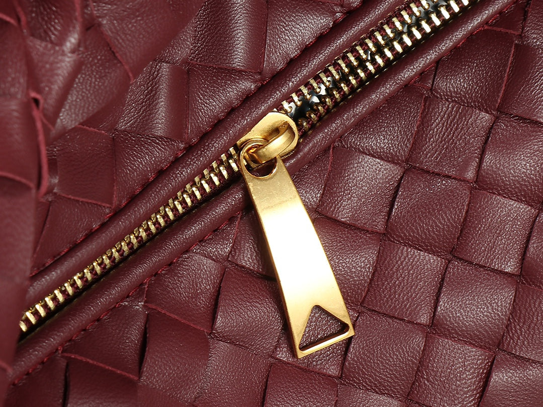 BV Teen Jodie 36 cm en cuir d'agneau bordeaux