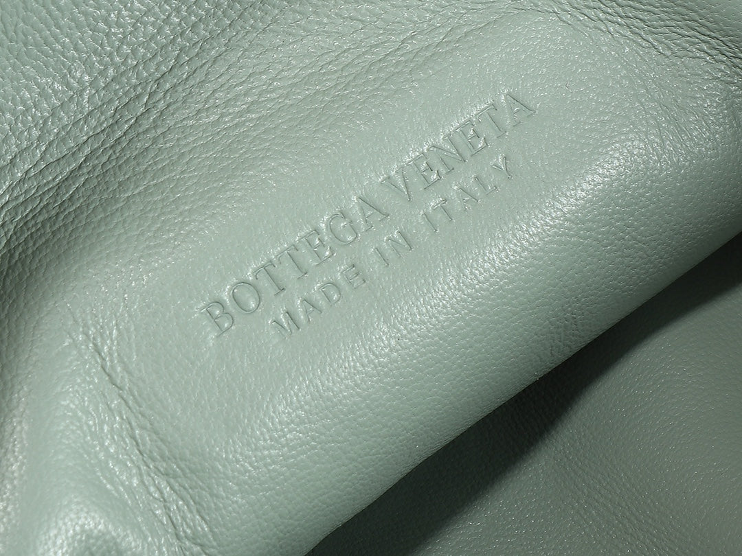 BV Teen Jodie 36 cm en cuir d'agneau gris roche 
