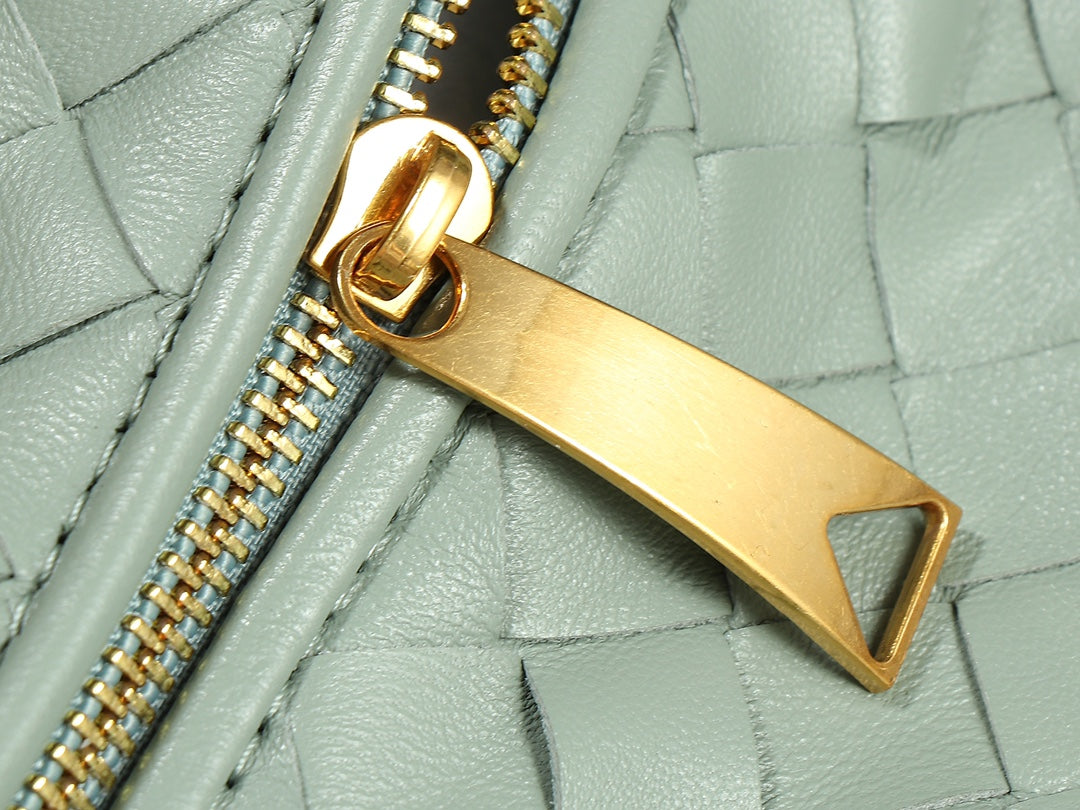 BV Teen Jodie 36 cm en cuir d'agneau gris roche 