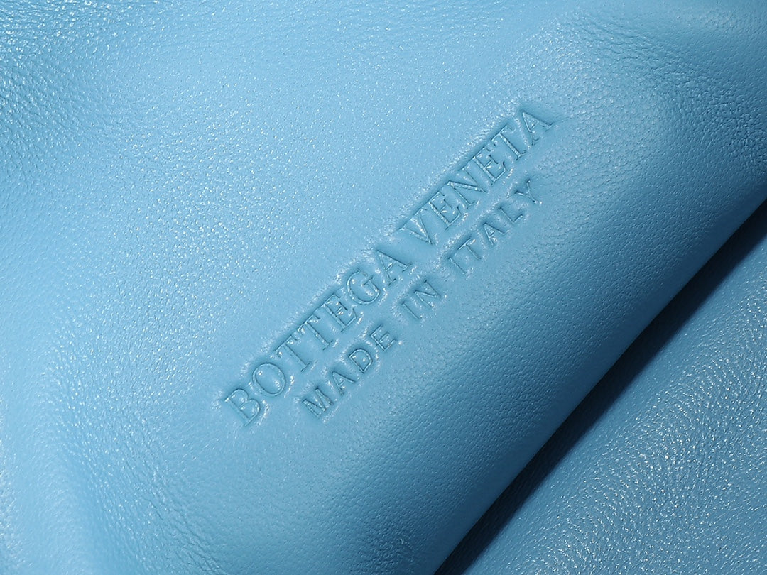 BV Teen Jodie 36 cm en cuir d'agneau bleu océan