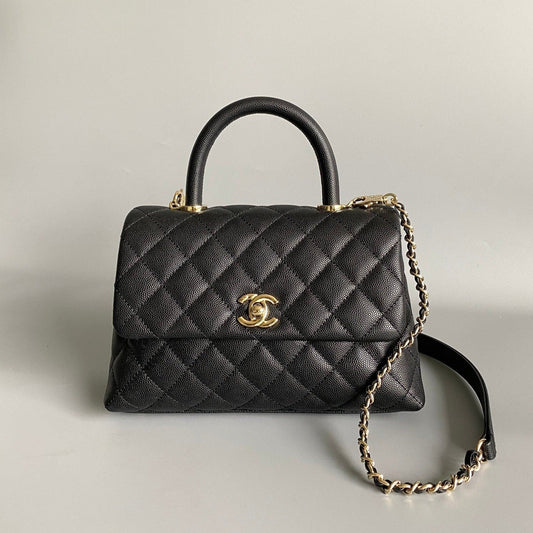 Sac à rabat avec poignée en coco 23 cm noir matelassé caviar, quincaillerie or clair