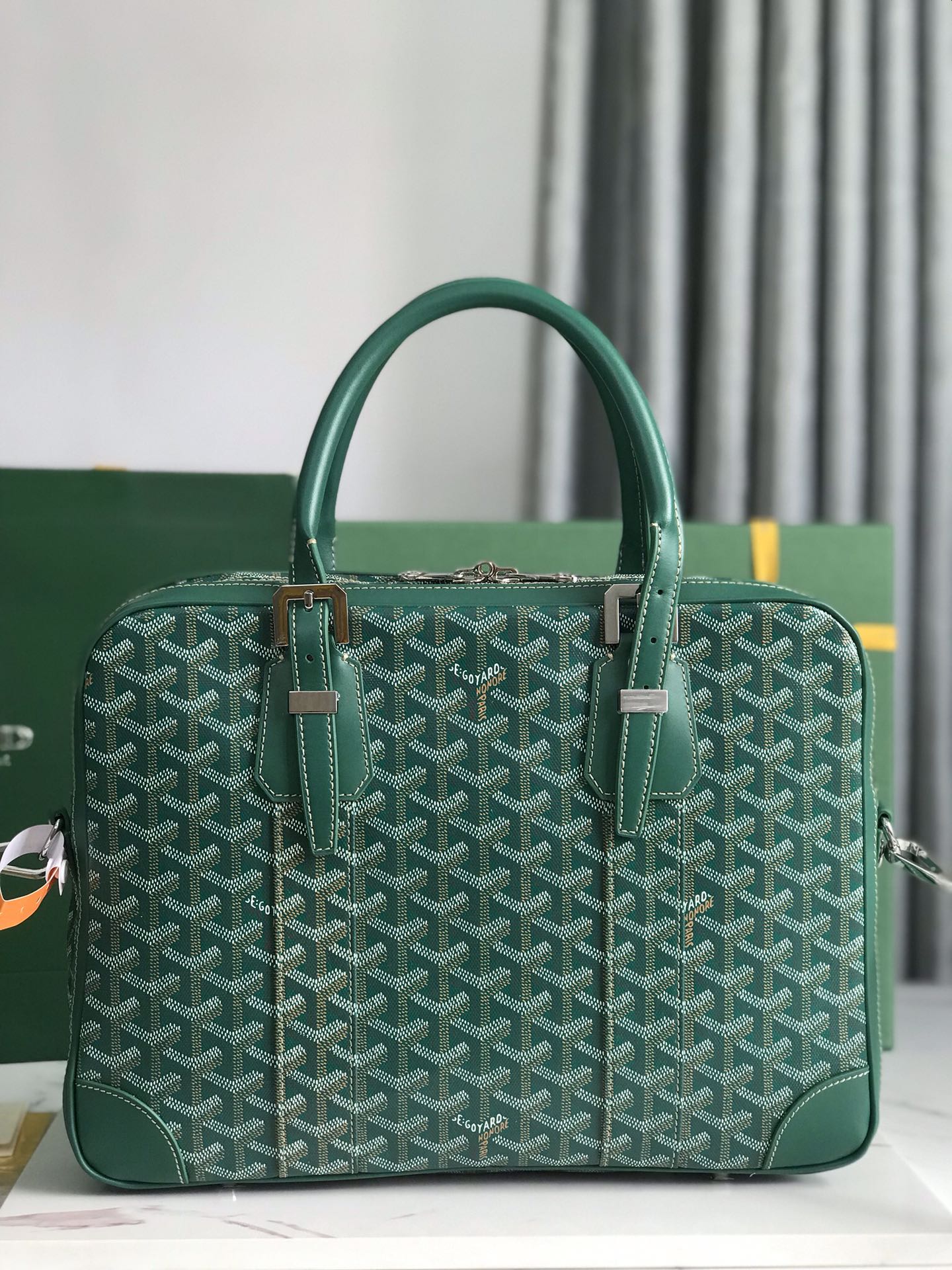 PORTE-DOCUMENTS AMBASSADE 35 EN TOILE GOYARDINE VERTE