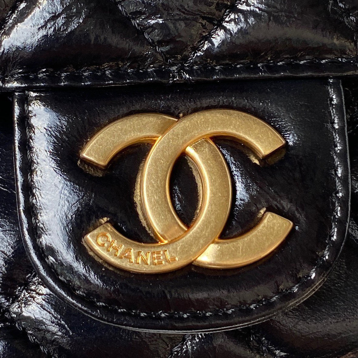 sac hobo cc 21,5 en cuir noir huilé et ciré