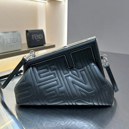 FENDI FIRST MINI 25 EN CUIR DE VEAU NOIR, ACCESSOIRES ARGENTÉS