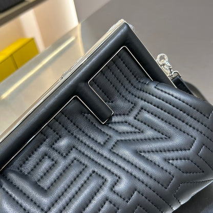 FENDI FIRST MINI 25 EN CUIR DE VEAU NOIR, ACCESSOIRES ARGENTÉS