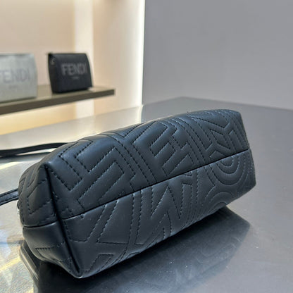 FENDI FIRST MINI 25 EN CUIR DE VEAU NOIR, ACCESSOIRES ARGENTÉS