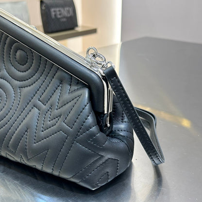 FENDI FIRST MINI 25 EN CUIR DE VEAU NOIR, ACCESSOIRES ARGENTÉS