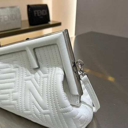 フェンディ ファースト ミニ 25インチ ホワイトカーフスキンバッグ シルバー金具