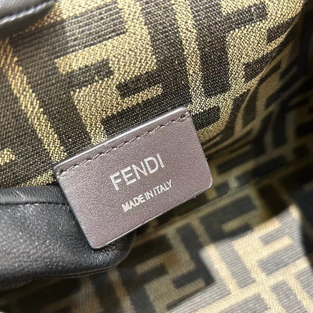 フェンディ ファースト ミニ 25インチ ホワイトカーフスキンバッグ シルバー金具