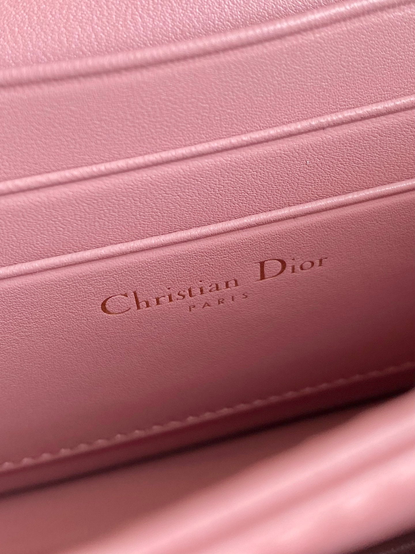 SAC À CHAÎNE LADY 21 EN CUIR D'AGNEAU ROSE VIF