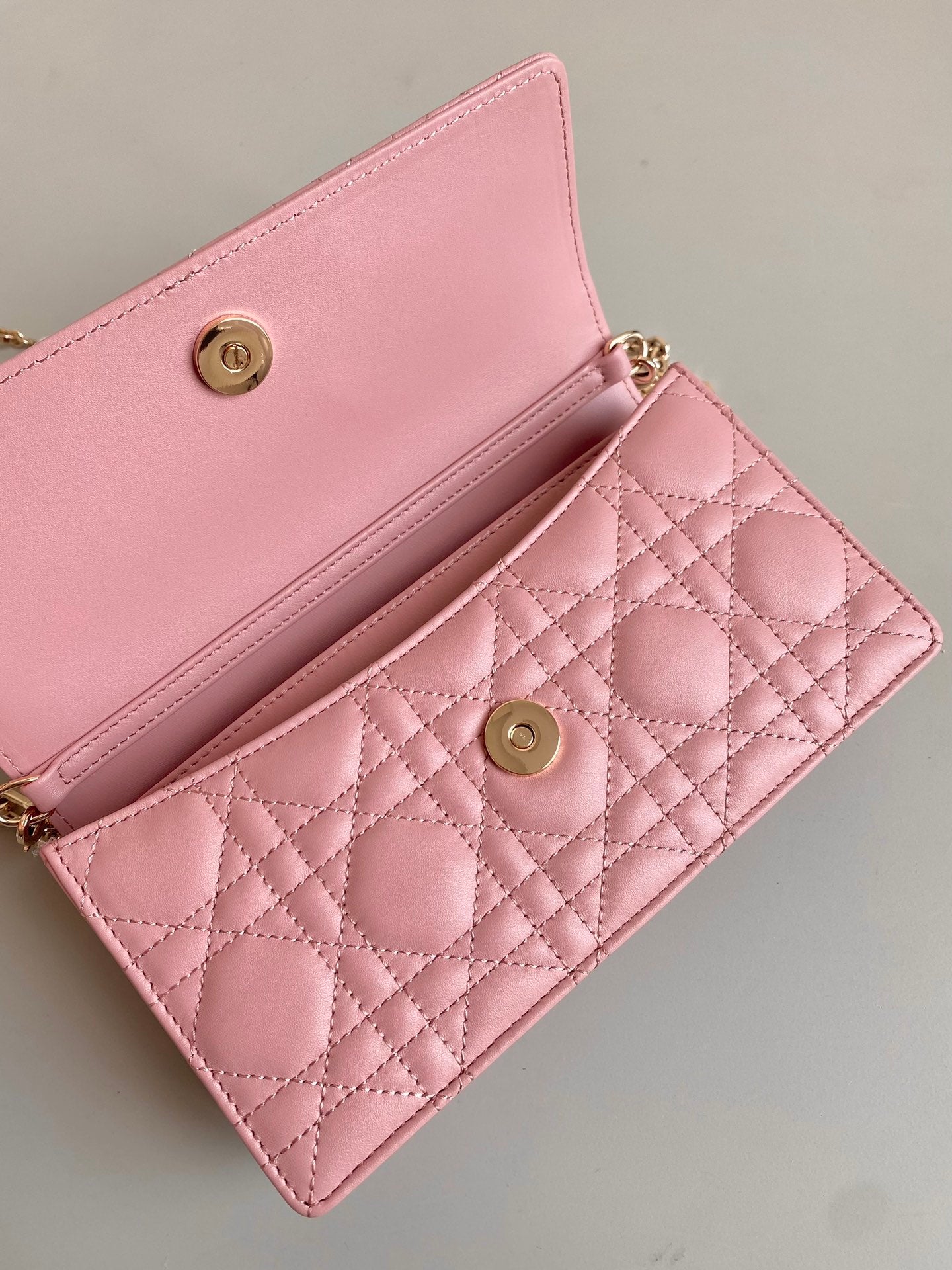 SAC À CHAÎNE LADY 21 EN CUIR D'AGNEAU ROSE VIF