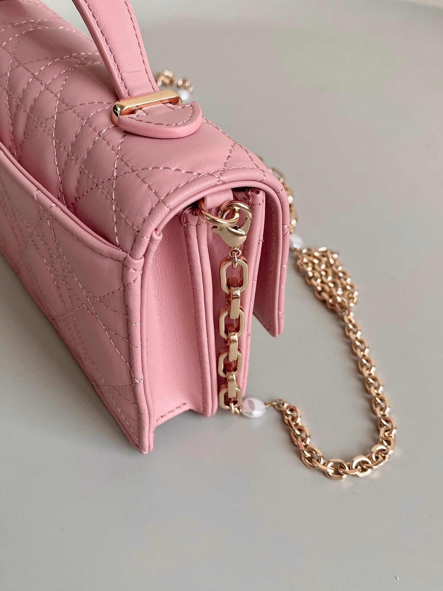 SAC À CHAÎNE LADY 21 EN CUIR D'AGNEAU ROSE VIF