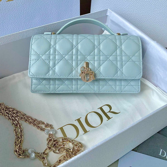 SAC À CHAÎNE LADY 21 EN CUIR D'AGNEAU BLEU CLAIR